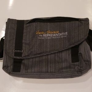 Laptop shoulder messenger bag